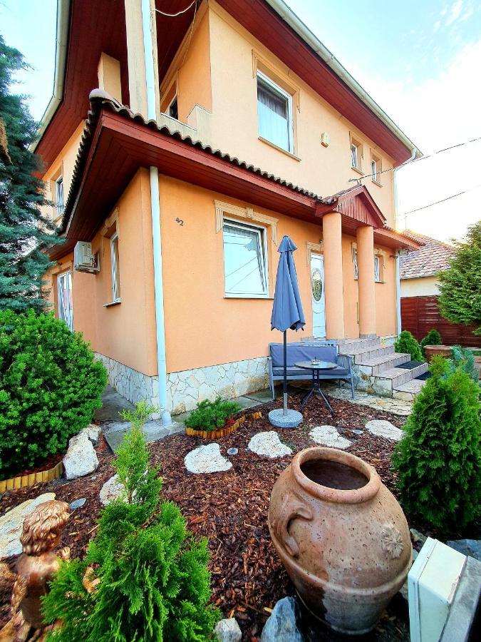 Airport Luxury Apartman 42 Vecsés Buitenkant foto