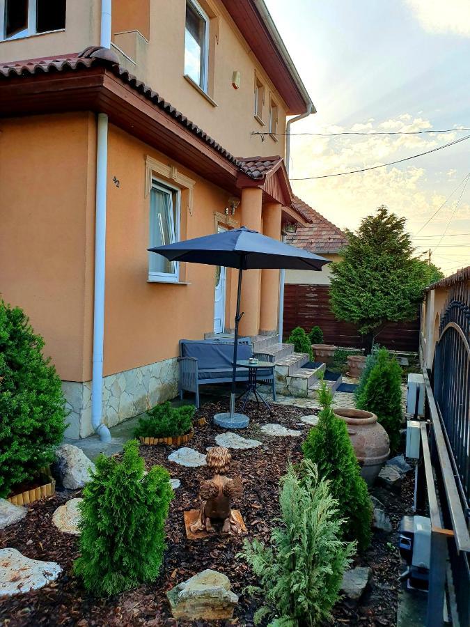 Airport Luxury Apartman 42 Vecsés Buitenkant foto