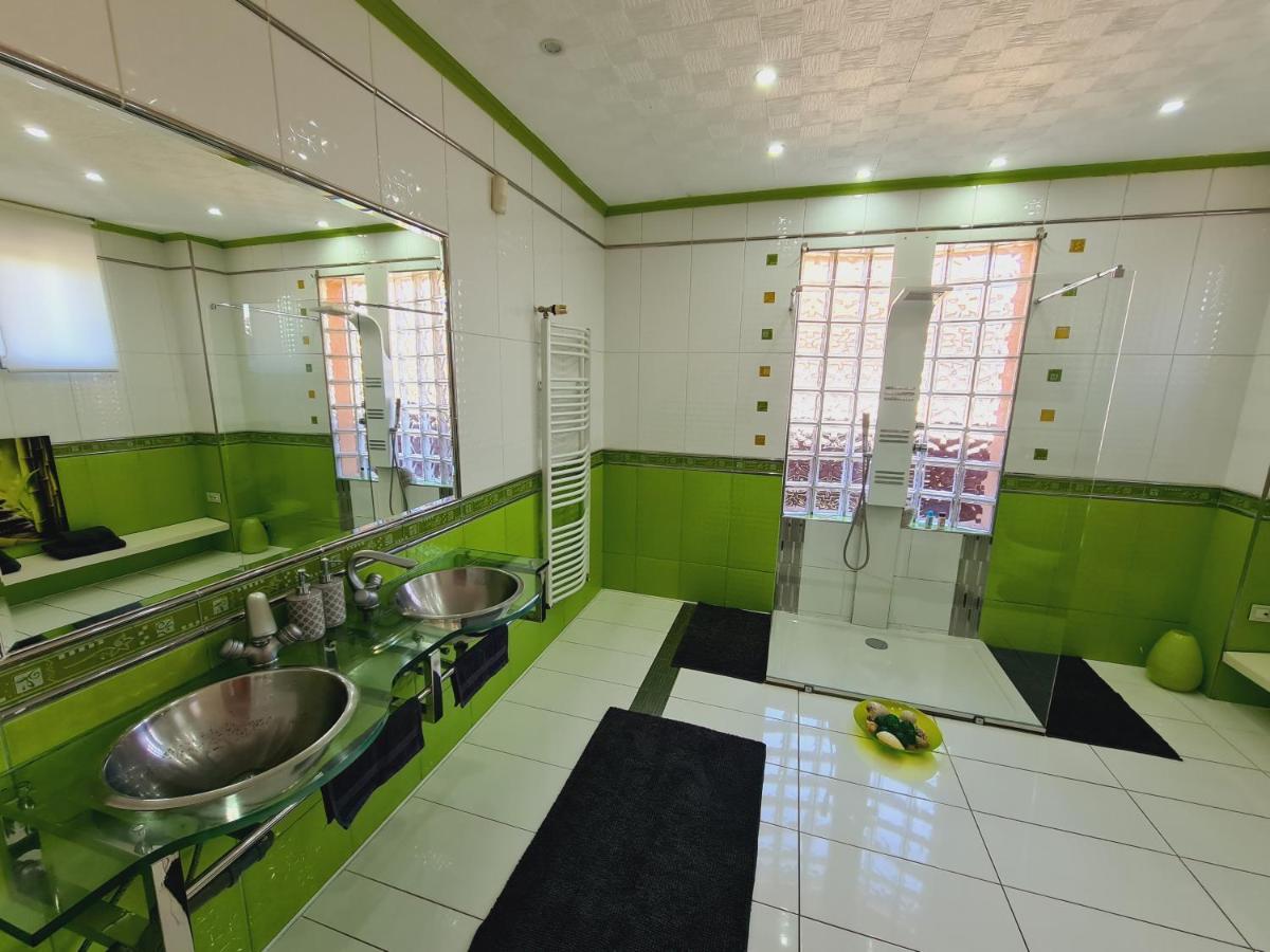 Airport Luxury Apartman 42 Vecsés Buitenkant foto