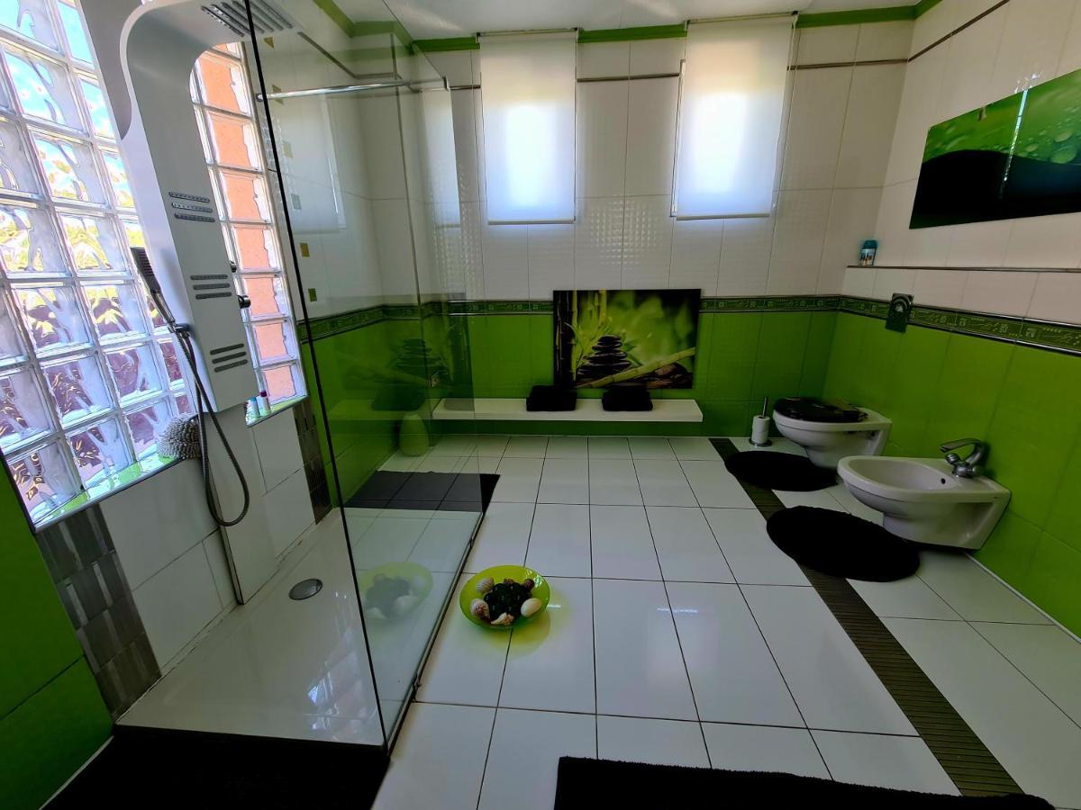 Airport Luxury Apartman 42 Vecsés Buitenkant foto